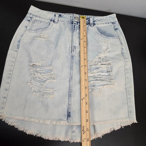 Refuge Distressed, Grunge, Thrashed Denim Stretch Skirt Women's Size Medium - Picture 4 of 6